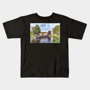 The Lift Bridge at Aldermaston Kids T-Shirt